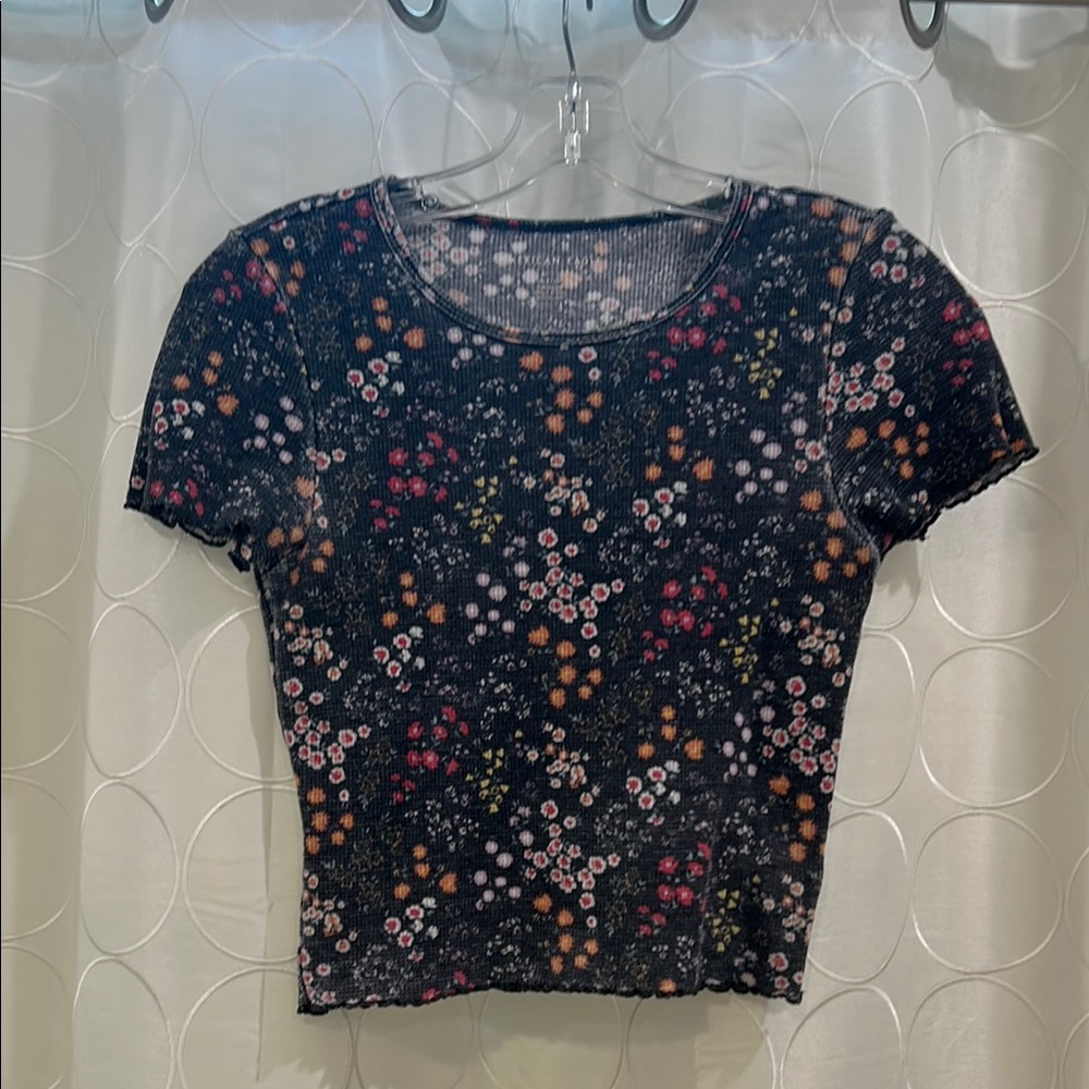 American Eagle Outfitters Black and Pink Fitted Crop Tee